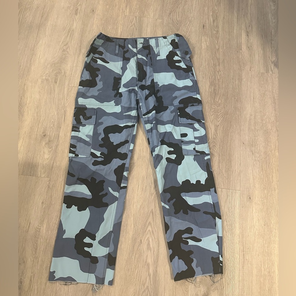 Urban Outfitters Blue Camo Pants (Size 30) - Picture 1 of 9